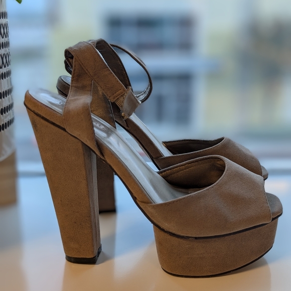 F21 Platform Heels - Picture 2 of 8